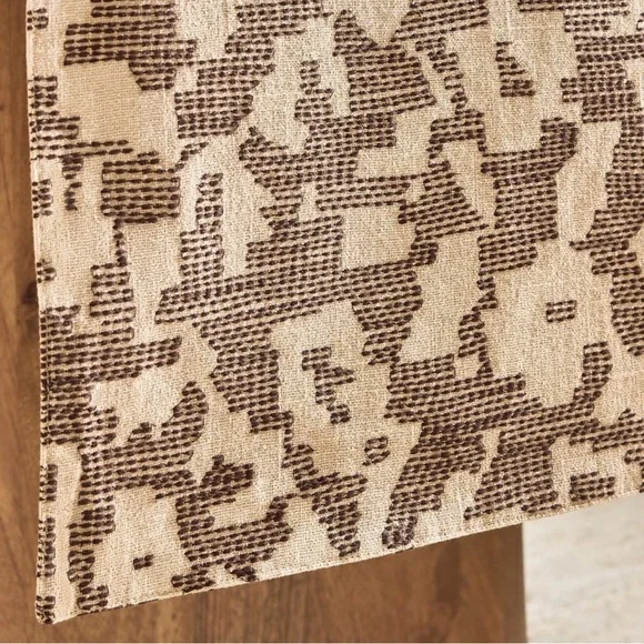 West Elm Dotted Mina 100% Cotton 14” w x 90” l Table Runner, NWT, Retail $60 - Picture 3 of 5